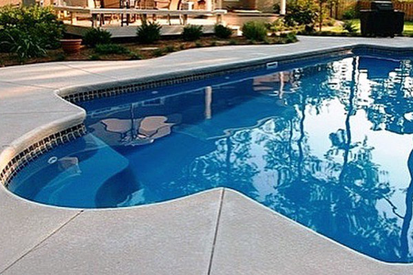 tiling a fiberglass pool