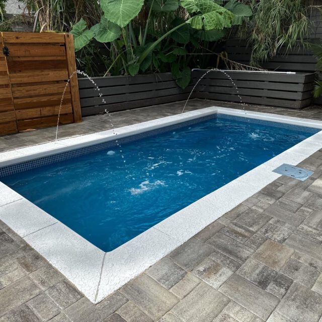 Laguna in Aquamarine (Architectural Pools)